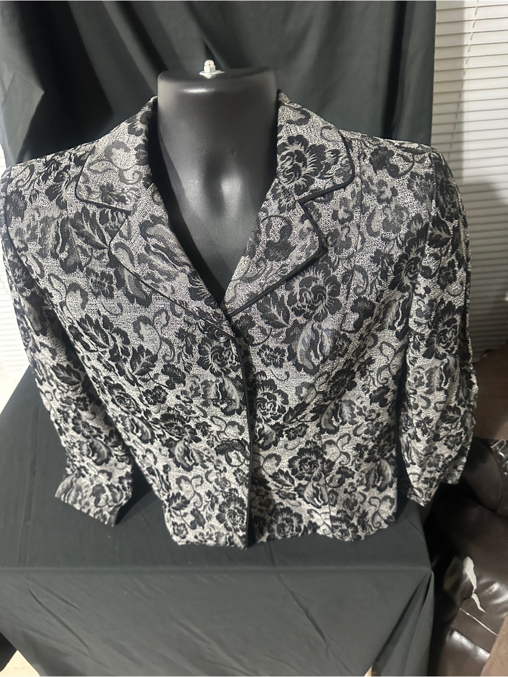 Women's Black & Gray Floral Jacquard Jacket-miss dorby-size 10P-#630